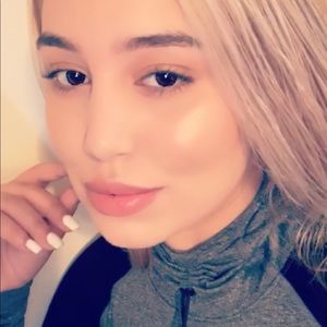 Meet your Posher, Cassandra